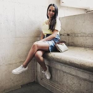 Meet your Posher, Caitlyn